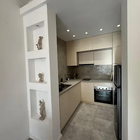 Denny's Center Apartment