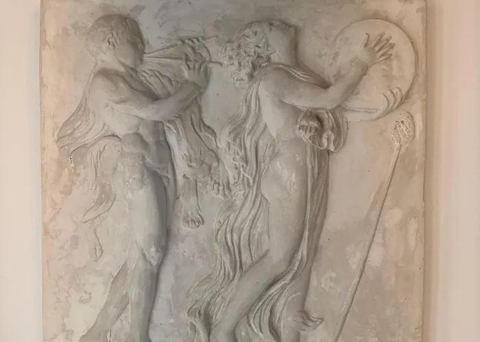 Dennys Center 地拉那