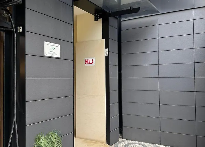 Dennys Center アパート